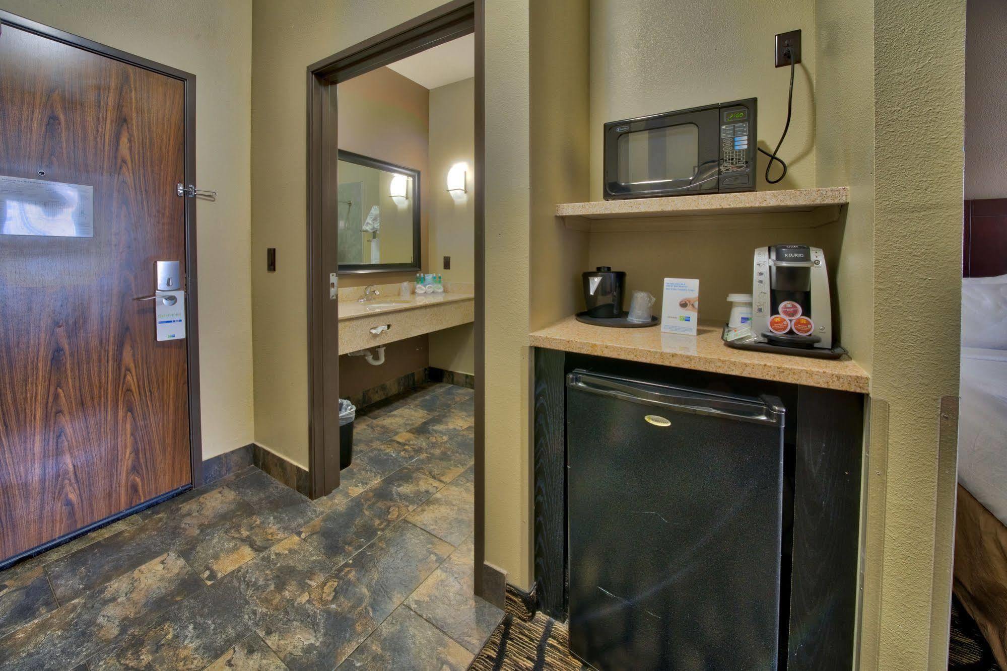 Holiday Inn Express And Suites Lubbock South By Ihg Екстер'єр фото